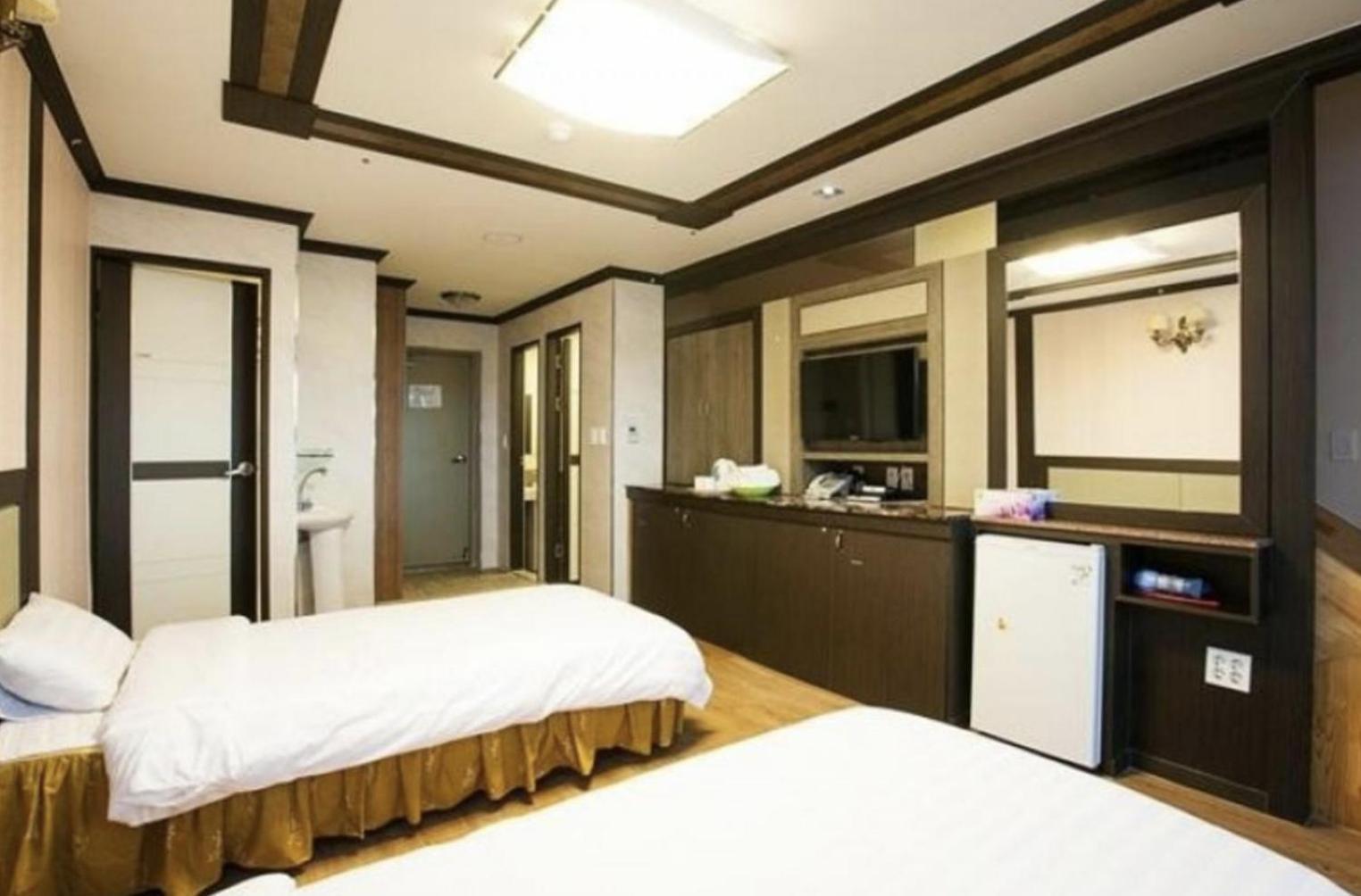 Jeju Ts Youth Hostel & Resort Seogwipo Exterior photo