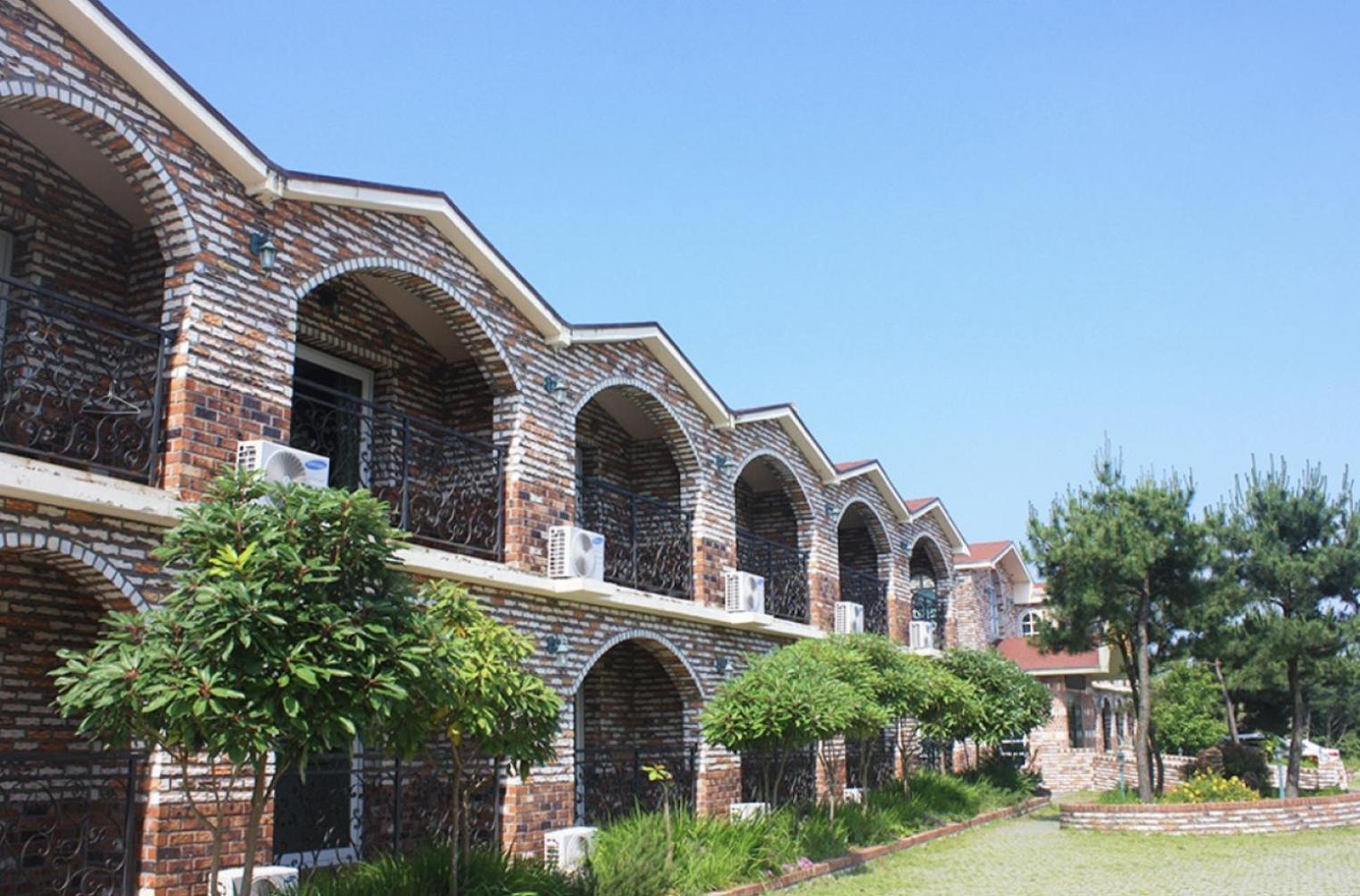 Jeju Ts Youth Hostel & Resort Seogwipo Exterior photo