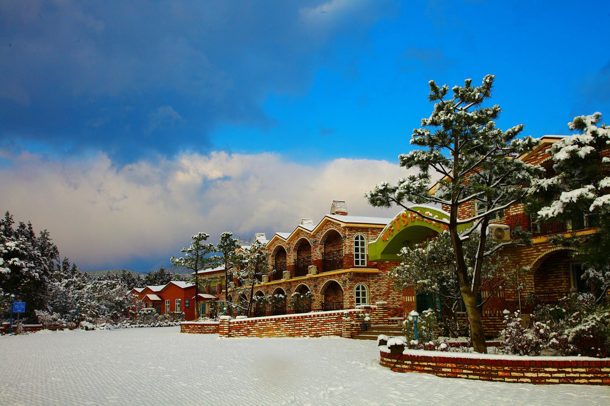 Jeju Ts Youth Hostel & Resort Seogwipo Exterior photo